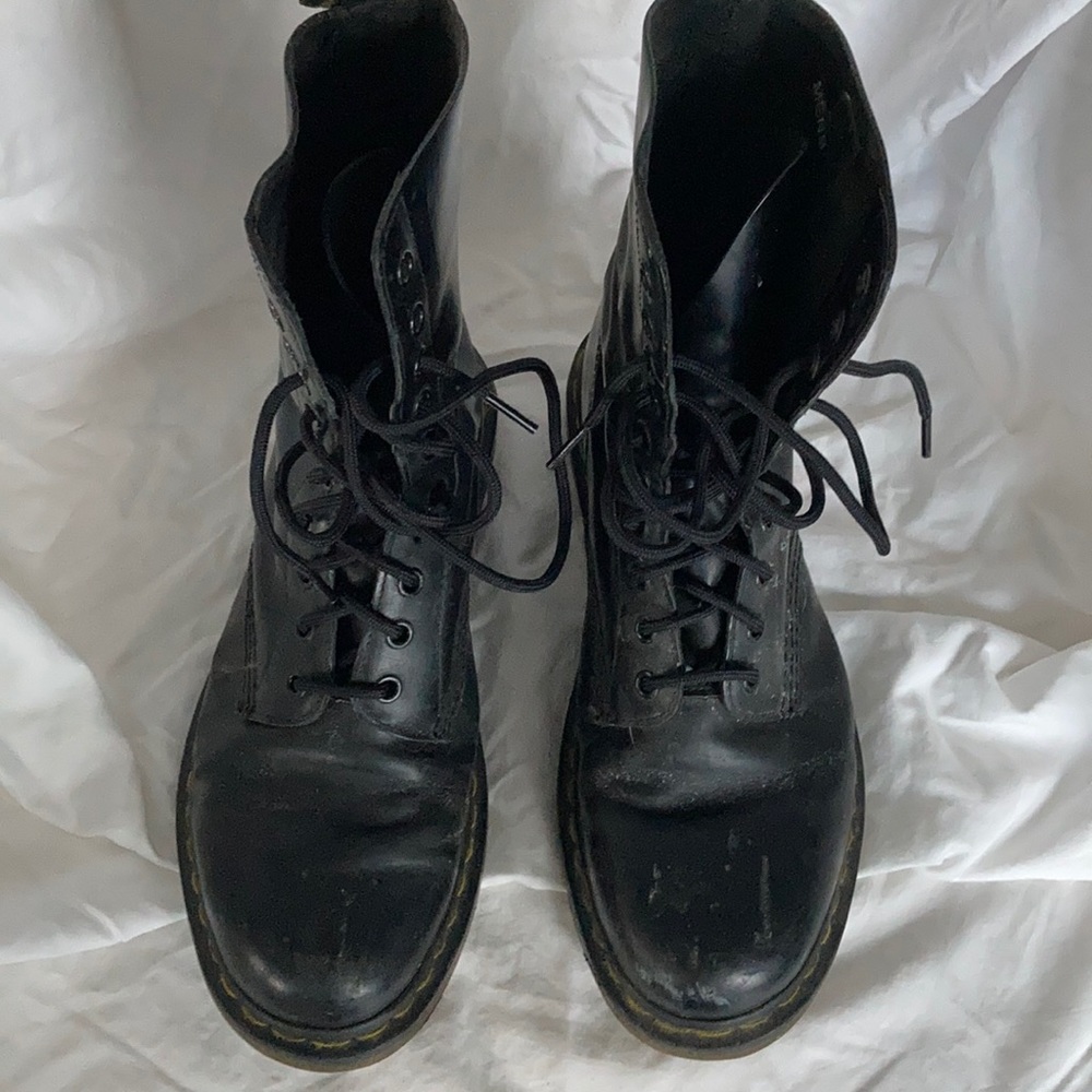 10 eye classic Dr. Martens
